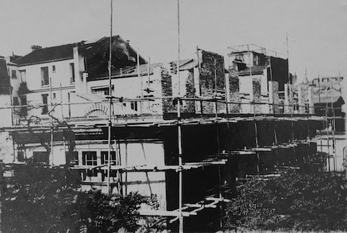 Scaffolding around the Annex in order to build a new floor with artist studios, 1929. Photograph, RH archives.