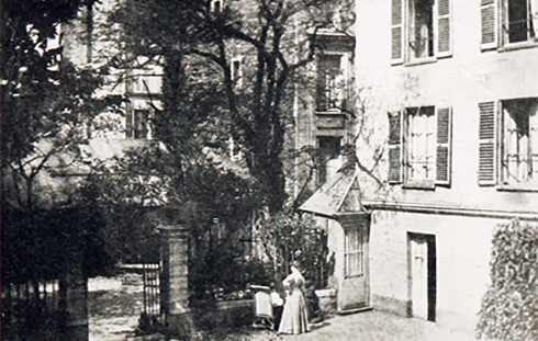 The  Club's first courtyard, ca. 1909. Town & Country