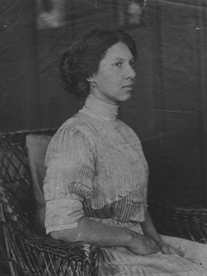Schomburg Center for Research in Black Culture, Photographs and Prints Division, The New York Public Library. "Portrait of sculptor Meta Warrick Fuller, circa 1910" The New York Public Library Digital Collections. https://digitalcollections.nypl.org/items/049cae30-eebb-0133-415a-00505686a51c