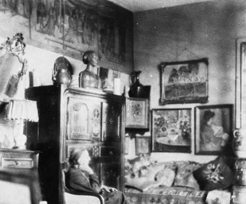 Photo of Elizabeth Nourse in her apartment in Paris by Mrs. Eagleton, September 21, 1928, gelatin silver print. Cincinnati Art Museum