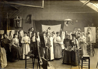 Académie Vitti, c. 1905. Wikipedia