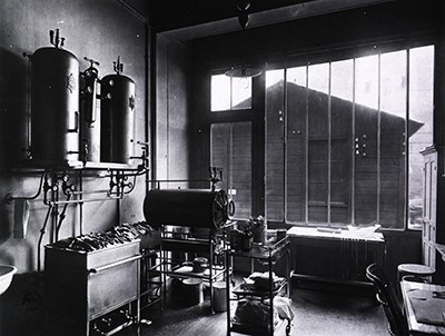 Sterilizing room, c. 1918, image A011450. Digital collections. National Library of Medicine
