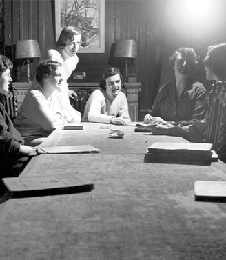 Students in Reid Hall's Library, 1950s. Photograph retrieved from