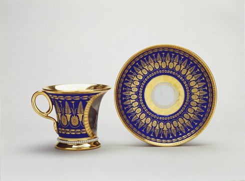Tasse Jasmin c.1804-20 Hard-paste porcelain, dark blue ground and gilded decoration | Cup 8.6 x 11.5 x 10.0, saucer 2.9 x 14.7 cm (whole object) | RCIN 39912