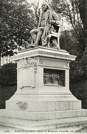 Charly Knight, Pedestal of the statue of Benjamin Franklin, Trocadero, 16th arrondissement of Paris. Photograph retrieved from E-monumen.net