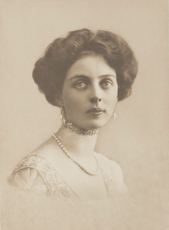 Photogravure by Alexander Bassano of Lady Templeton Ward (Jean Reid), 1909. Royal Collection Trust.