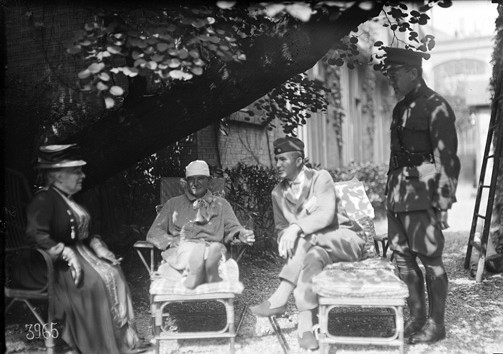 Mrs. Whitelaw Reid & Colonel Gibson A.R.C. commissioner for France visiting wounded American officers in the garden (August, 1918), American National Red Cross Photograph Collection