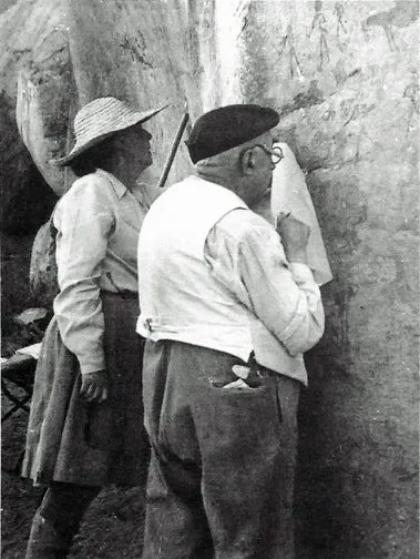 Mary Boyle and l'abbé Breuil, tracing the  "White Lady," 1950. Le Quellec, p. 126
