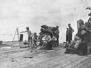 Photograph of Charles Hawthorne teaching his plein air class in Provincetown, Mass., 1910. Cape School of Art.org