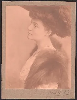 Ca. 1905 photo of Maud Murray from Chester Dale collection, Smithsonian Archives of American Art