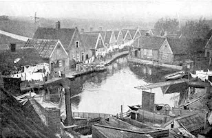 Volendam Village c. 1906. Wikimedia Commons.