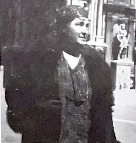 Mary Greene Blumenschein in Italy. Recuerdos: Early Days of the Blumenschein Family, by Helen Greene Blumenschein. Silver City, NM, Tecolote Press, 1979.