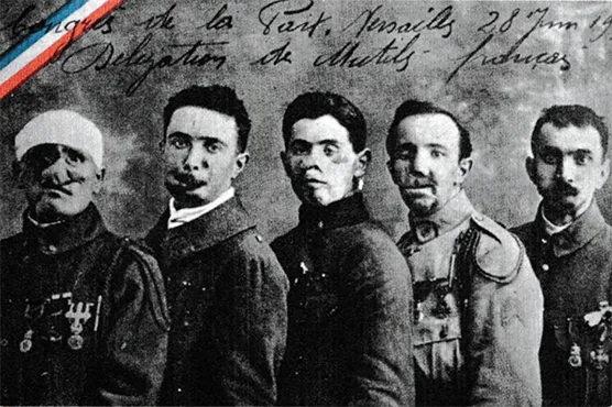 Delegation of the Mutilés français, Peace Congress, Versailles June 28, 1919, Collection BIU Santé Médecine.