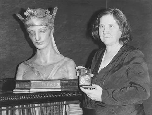 Anna Ladd. Photograph, ca. 1930.Smithsonian Archives of American Art.