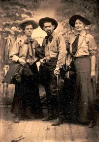 Grace Mott Johnson, Jo Davidson and Florence Lucius. ca. 1908. Archives of American Art, Smithsonian Institution