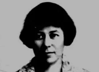 Passport photo or Lucy Gidney, c. 1921. Ancestry.com