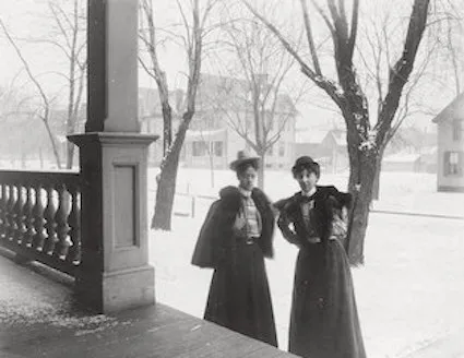 Maude Hunt Squire and Ethel Mars in Springfield, Illinois. ca. 1898. National Gallery of Art Library.Ethel Mars (right) and Maud Squire (left)